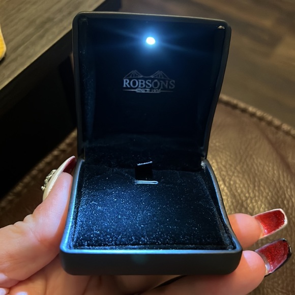 Ring boxes - Picture 3 of 3